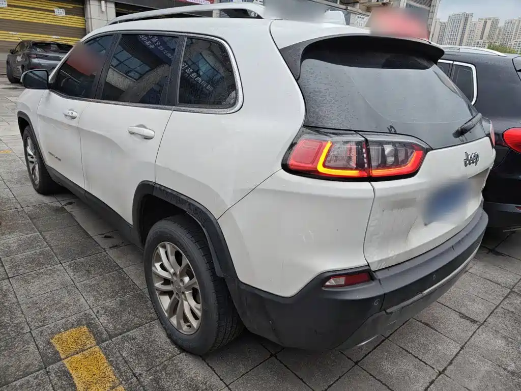 Jeep Cherokee — фото 23