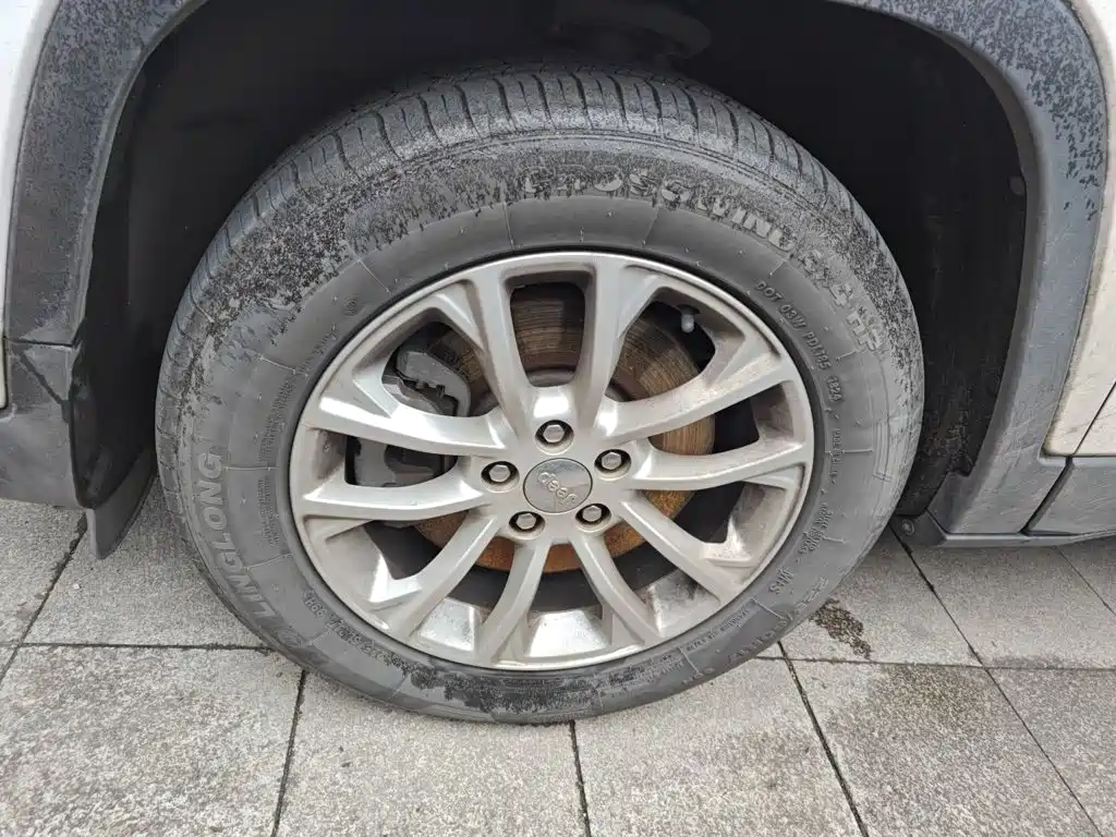 Jeep Cherokee — фото 25
