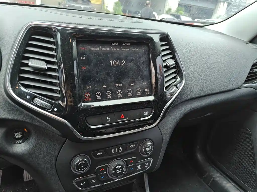 Jeep Cherokee — фото 9