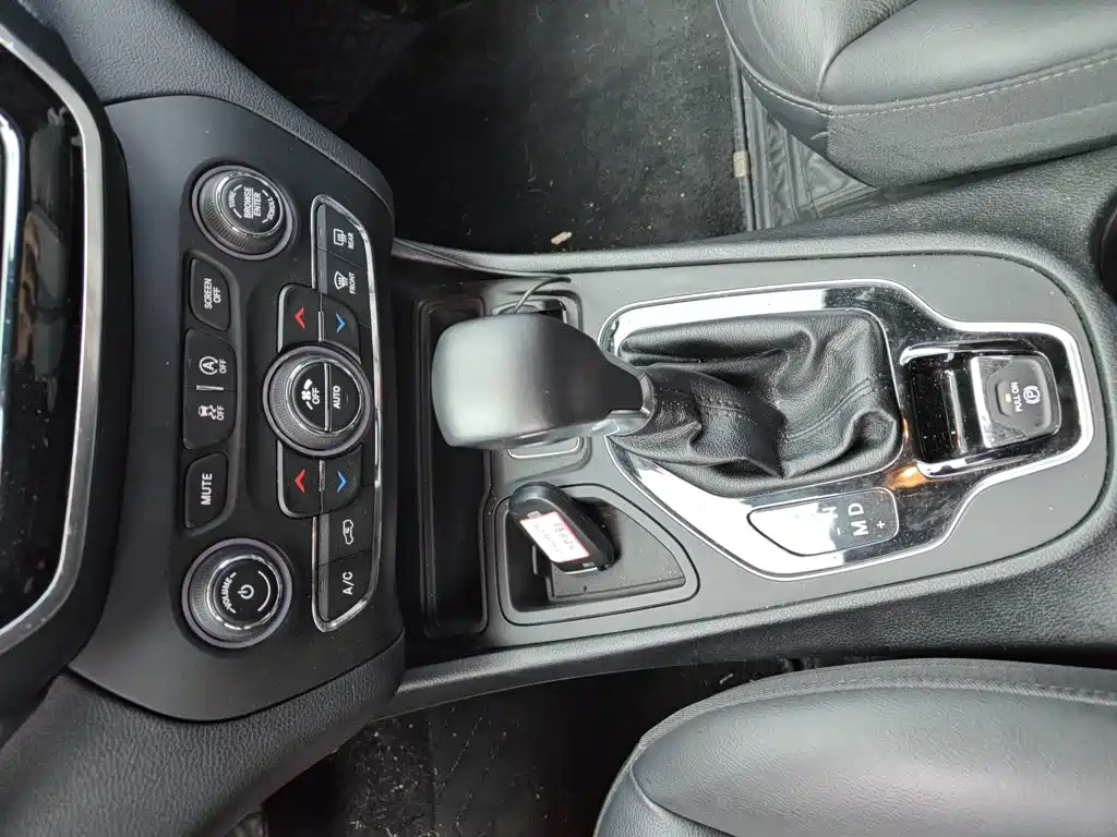 Jeep Cherokee — фото 10