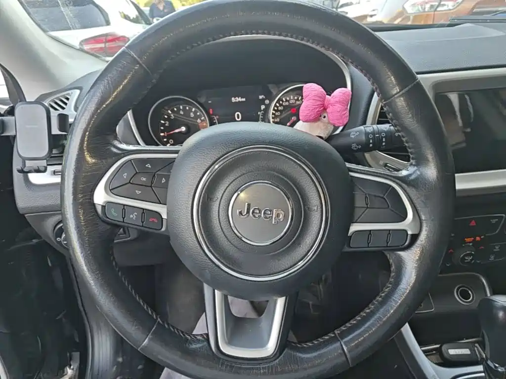Jeep Compass — фото 11
