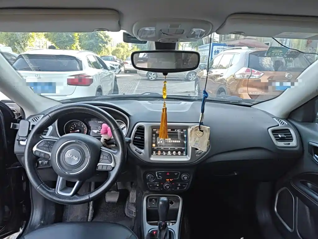 Jeep Compass — фото 10