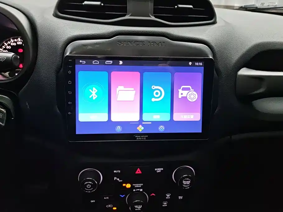 Jeep Renegade — фото 13