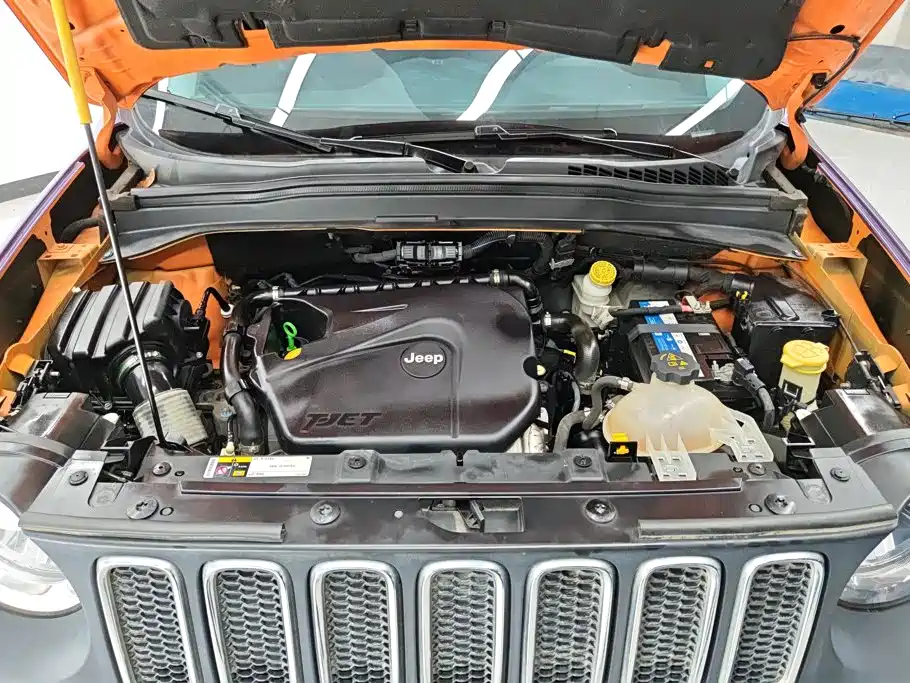 Jeep Renegade — фото 10