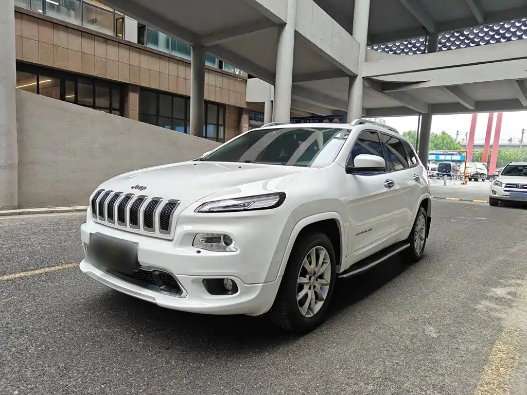 Jeep Cherokee — фото 2