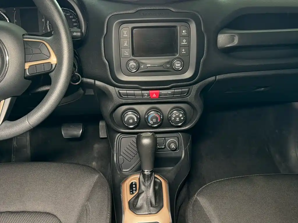 Jeep Renegade — фото 16