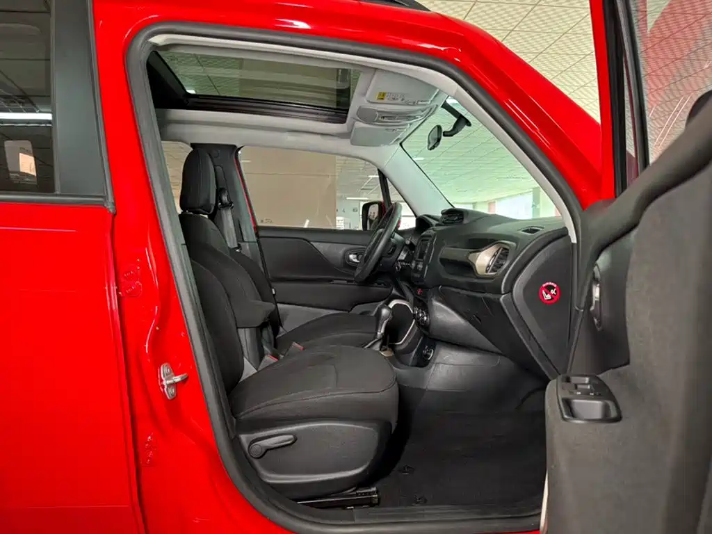 Jeep Renegade — фото 19