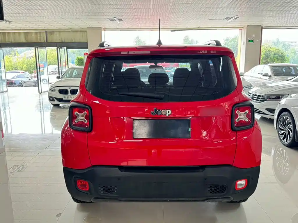 Jeep Renegade — фото 23