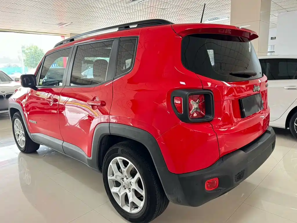 Jeep Renegade — фото 24