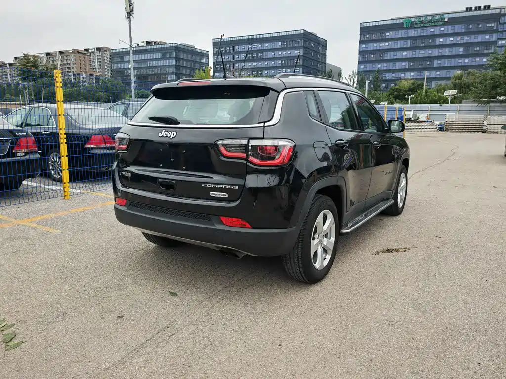 Jeep Compass — фото 13