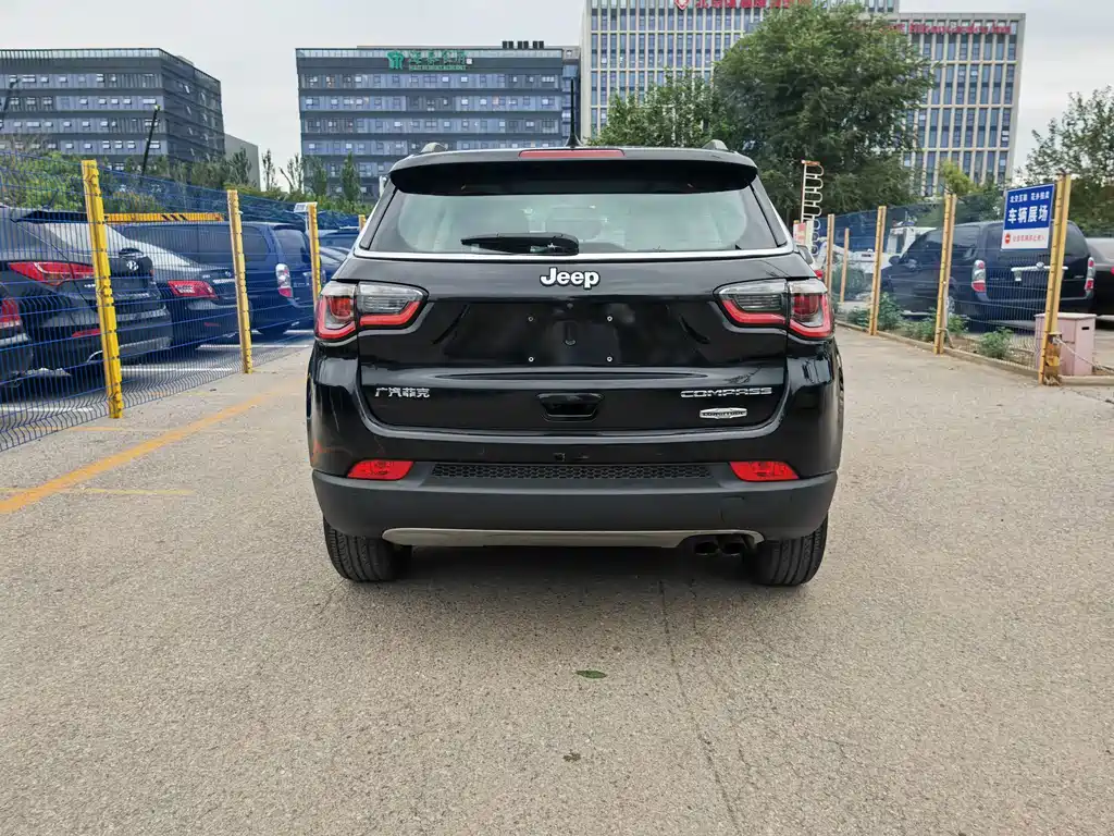 Jeep Compass — фото 14