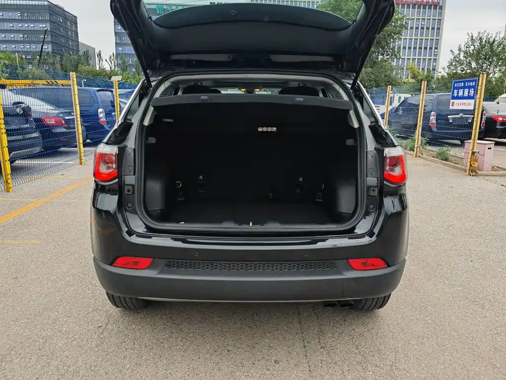 Jeep Compass — фото 15
