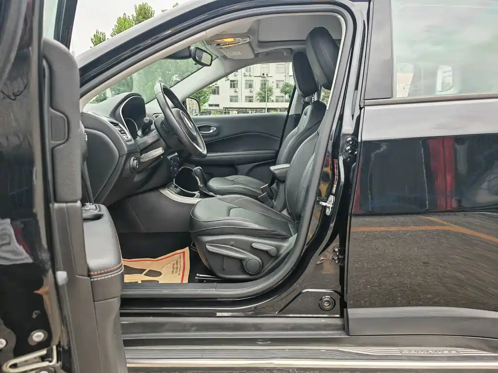Jeep Compass — фото 3