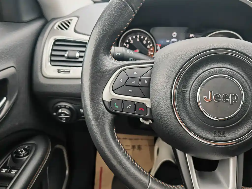 Jeep Compass — фото 6