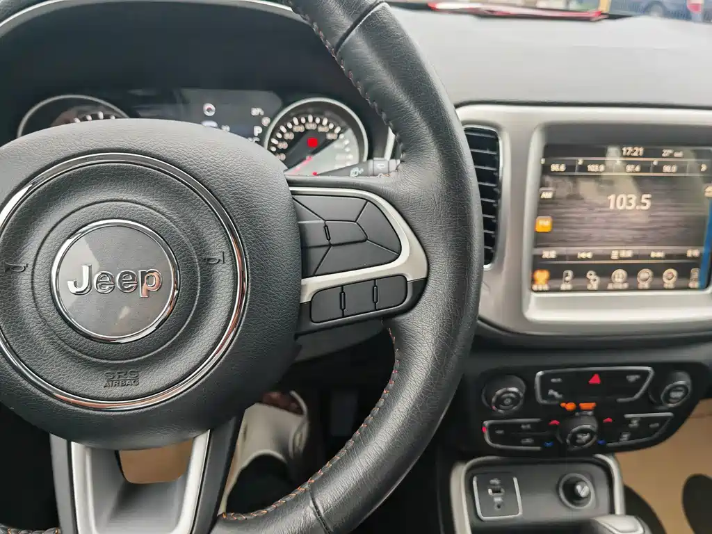 Jeep Compass — фото 7