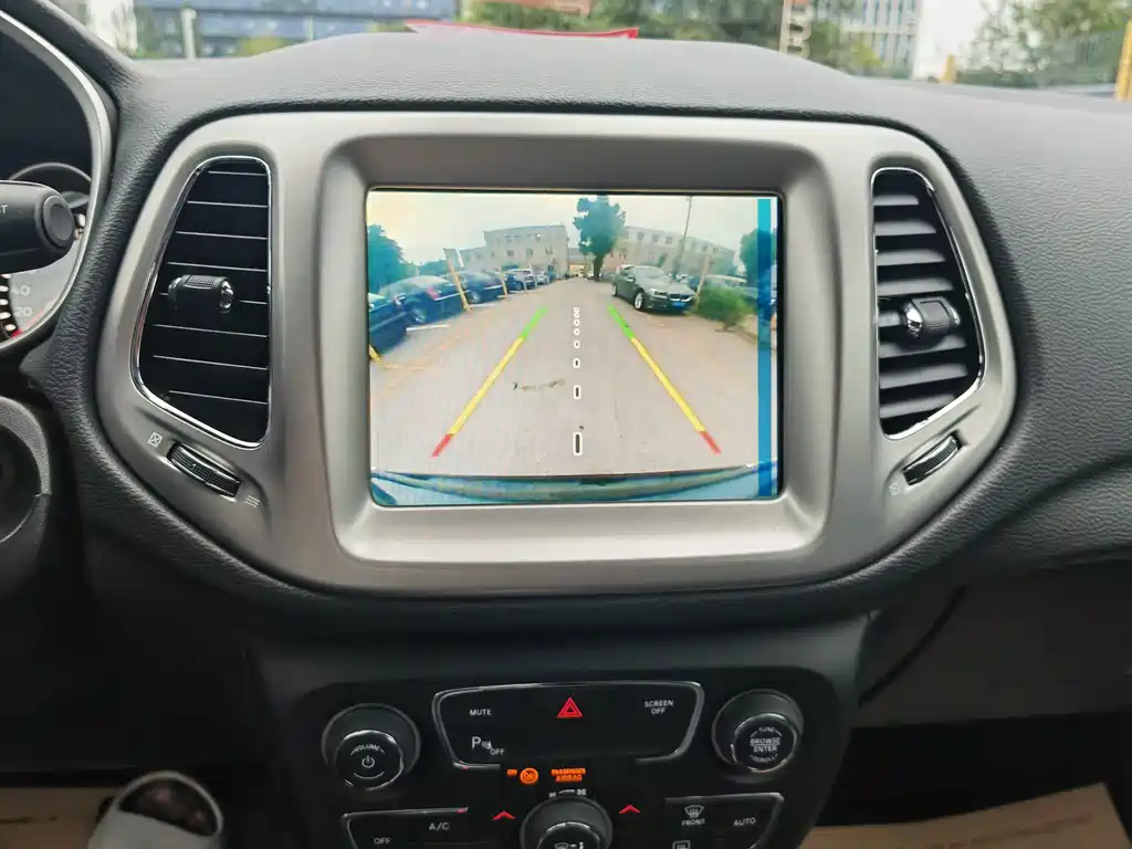 Jeep Compass — фото 9