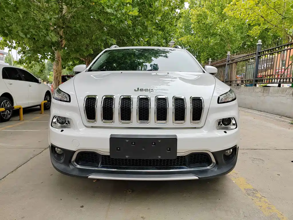 Jeep Cherokee — фото 2