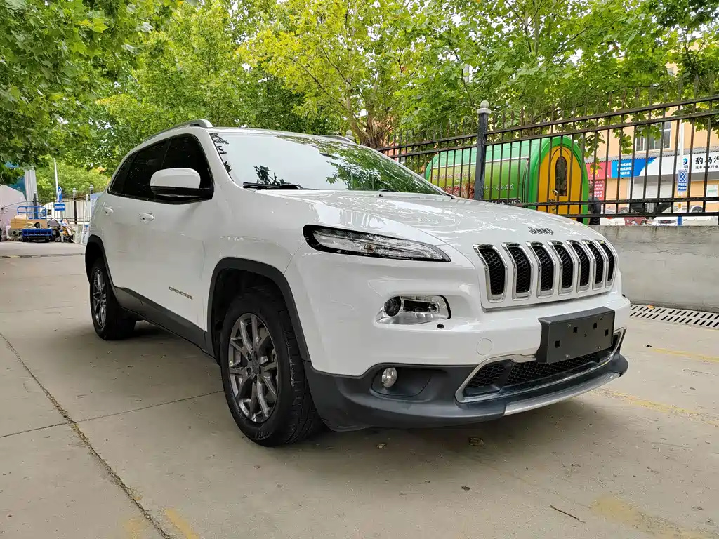 Jeep Cherokee — фото 3