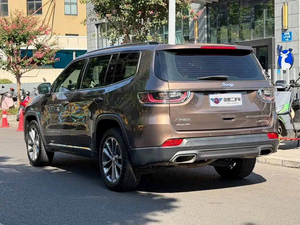 Jeep Grand Commander — фото 4