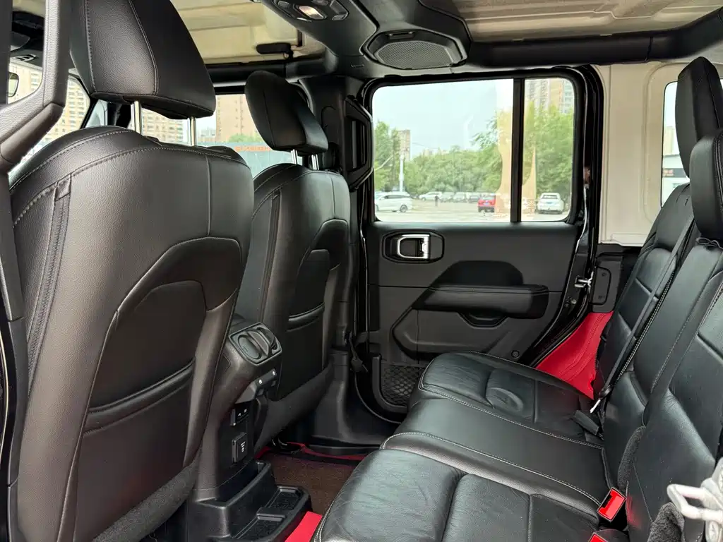 Jeep Wrangler — фото 4