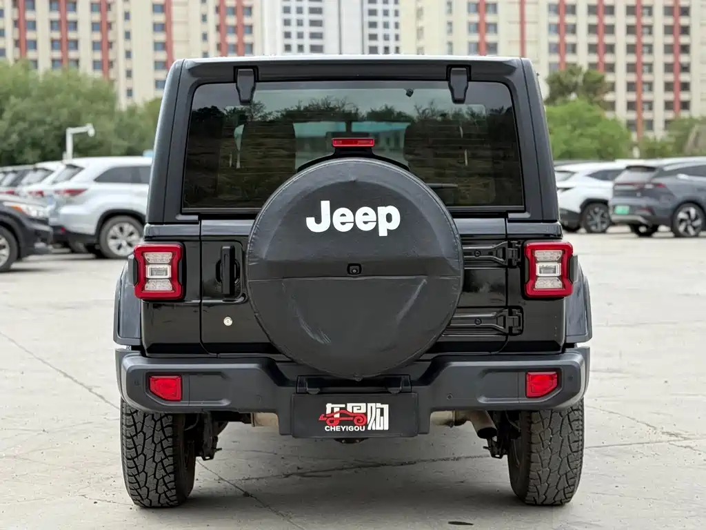 Jeep Wrangler — фото 7