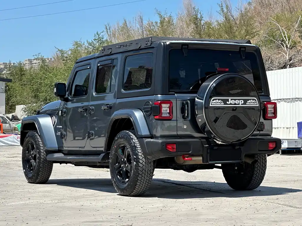 Jeep Wrangler — фото 7