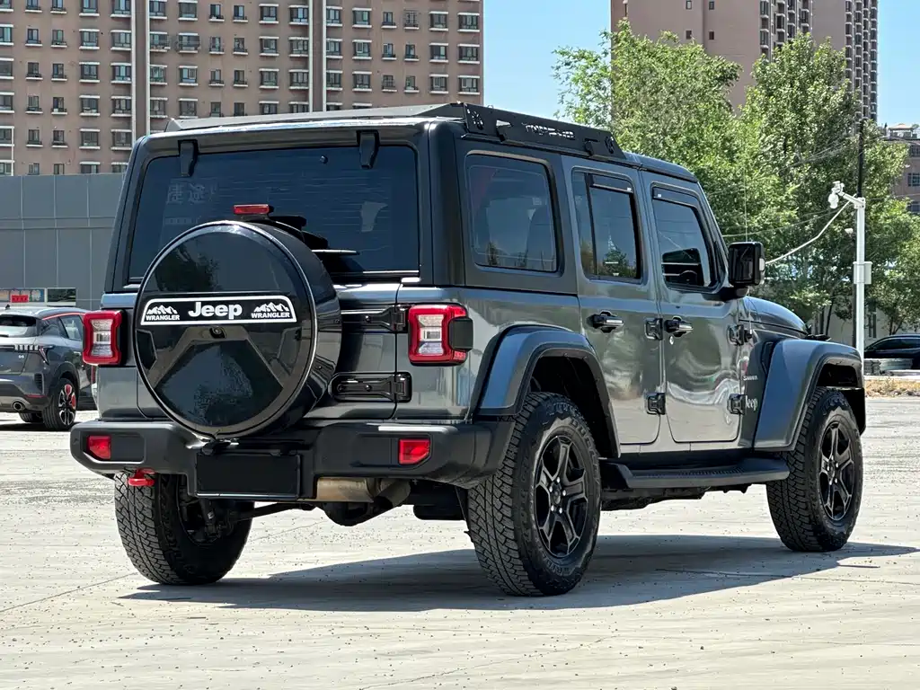 Jeep Wrangler — фото 8
