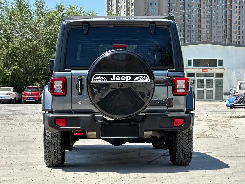 Jeep Wrangler — фото 9