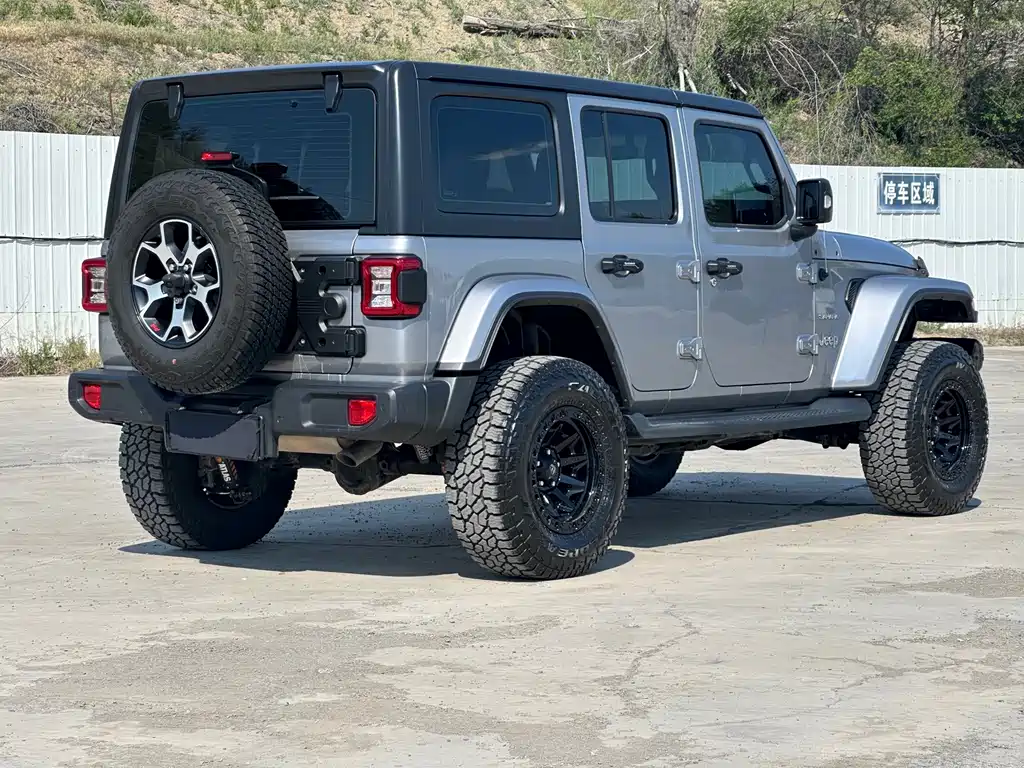Jeep Wrangler — фото 7