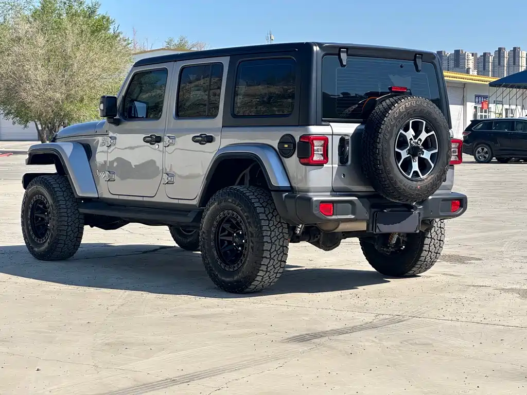 Jeep Wrangler — фото 9