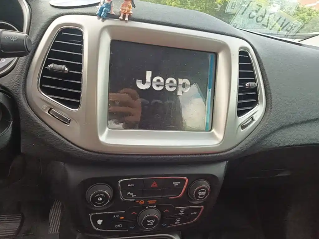 Jeep Compass — фото 13