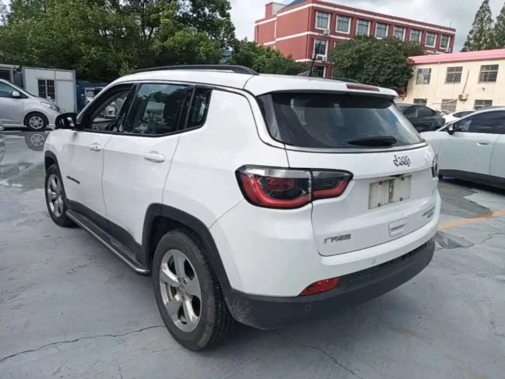 Jeep Compass — фото 5