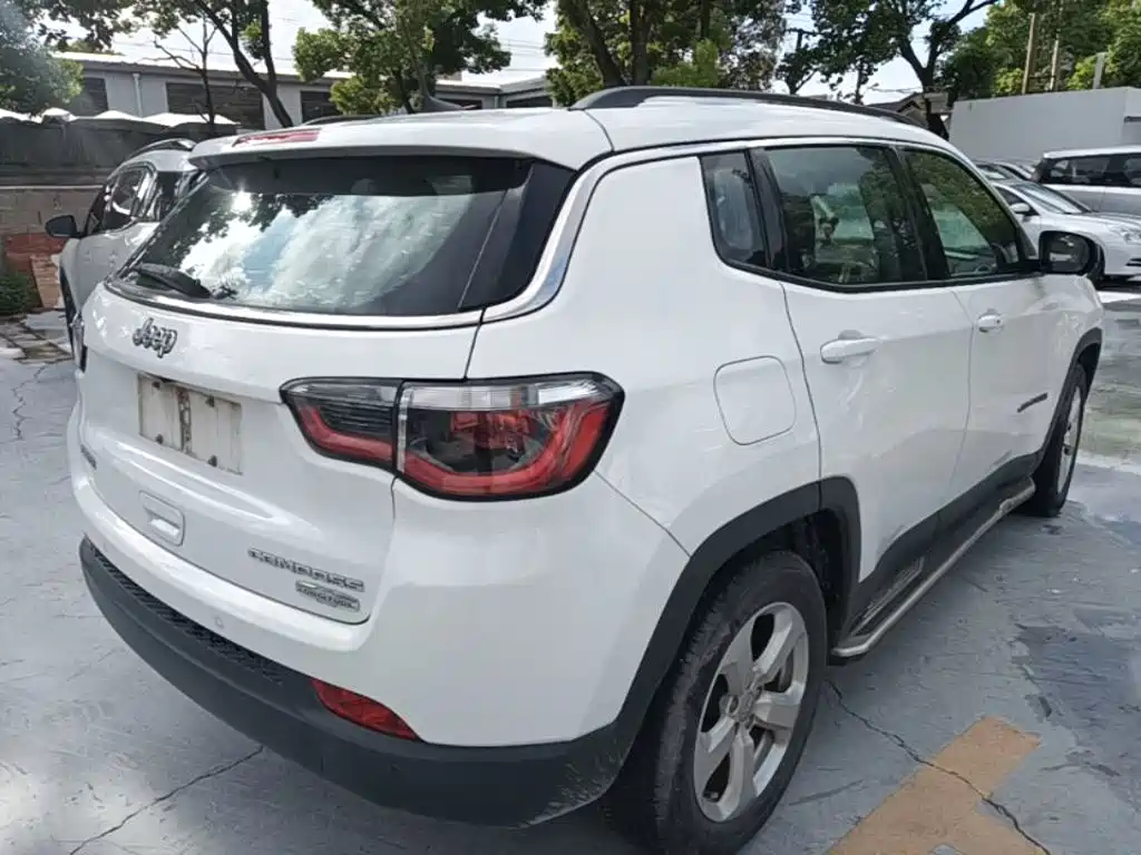 Jeep Compass — фото 7