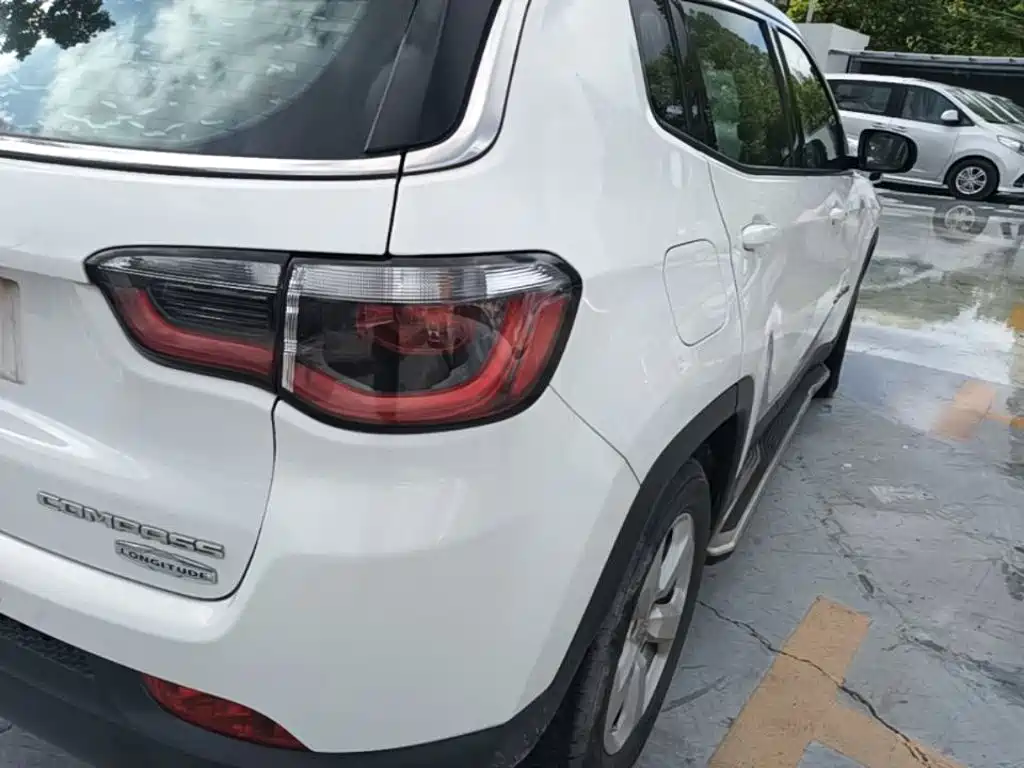 Jeep Compass — фото 8