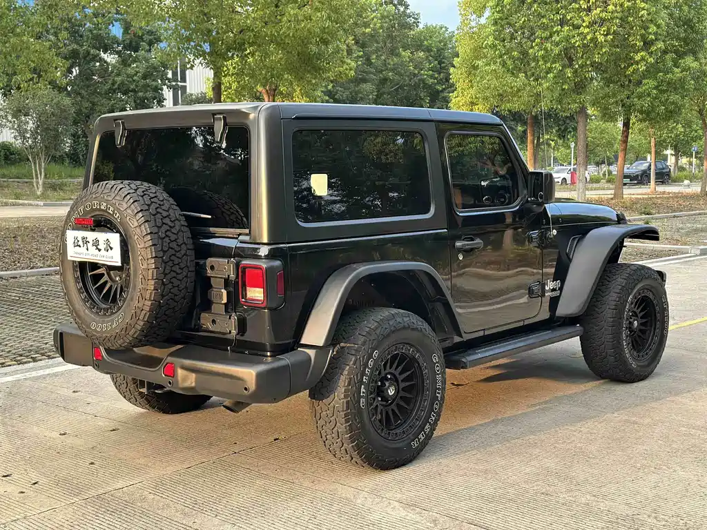 Jeep Wrangler — фото 4