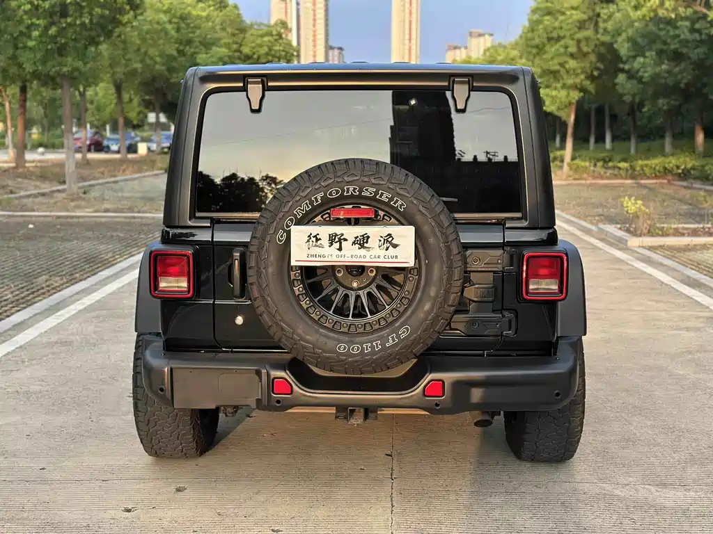 Jeep Wrangler — фото 5