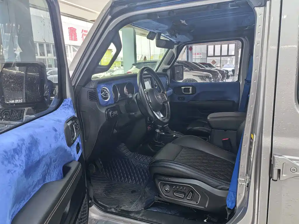Jeep Wrangler — фото 8