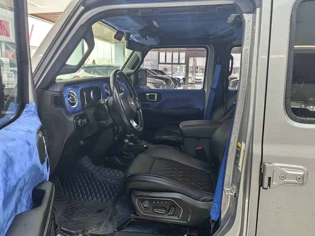 Jeep Wrangler — фото 9
