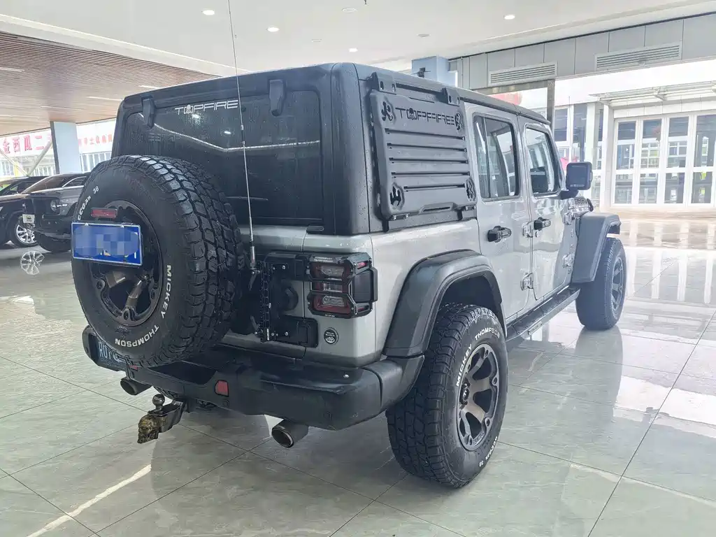 Jeep Wrangler — фото 10