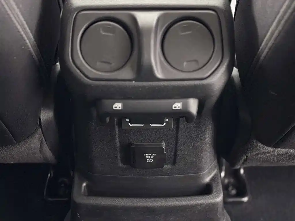 Jeep Wrangler — фото 19