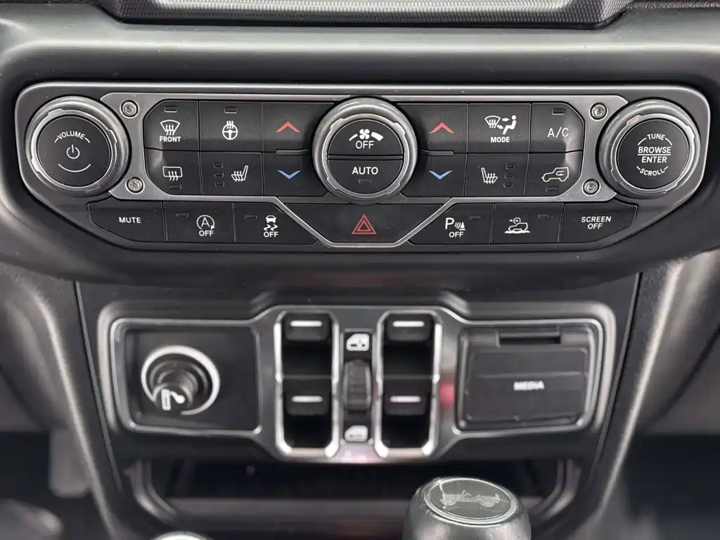 Jeep Wrangler — фото 20