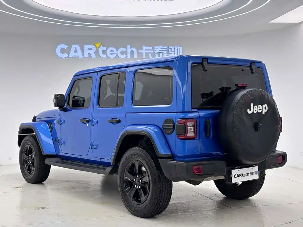 Jeep Wrangler — фото 7
