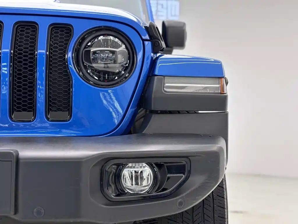 Jeep Wrangler — фото 10