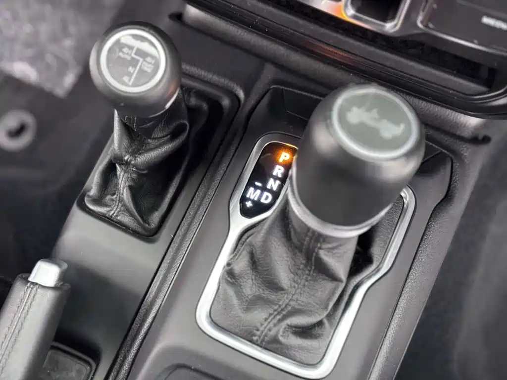 Jeep Wrangler — фото 14