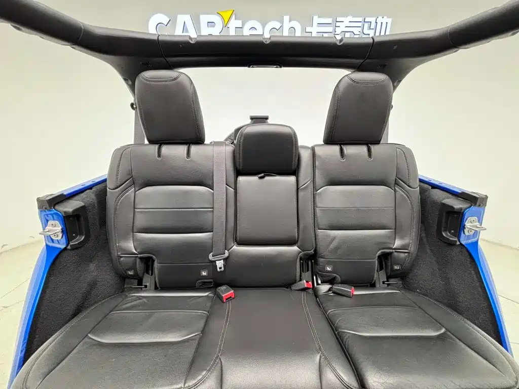 Jeep Wrangler — фото 20