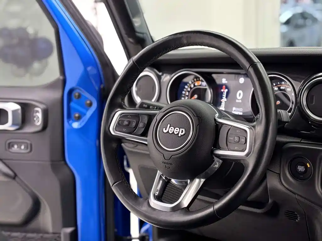Jeep Wrangler — фото 24