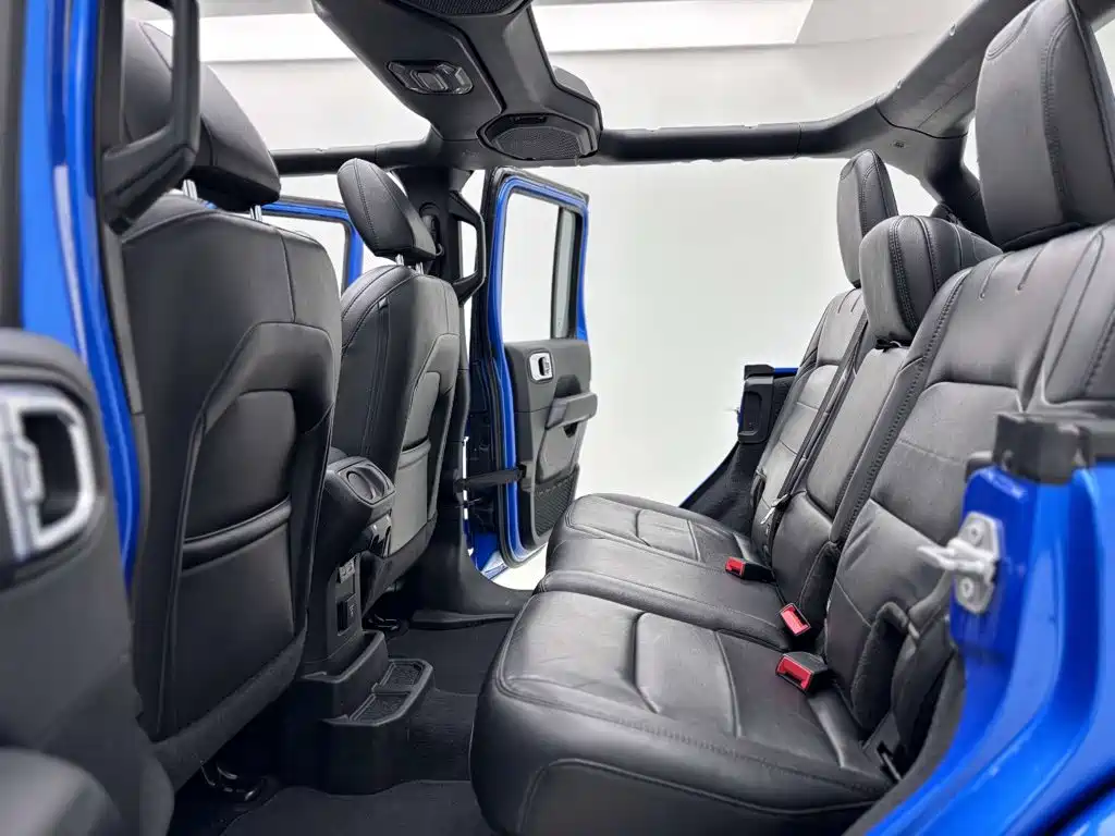 Jeep Wrangler — фото 27