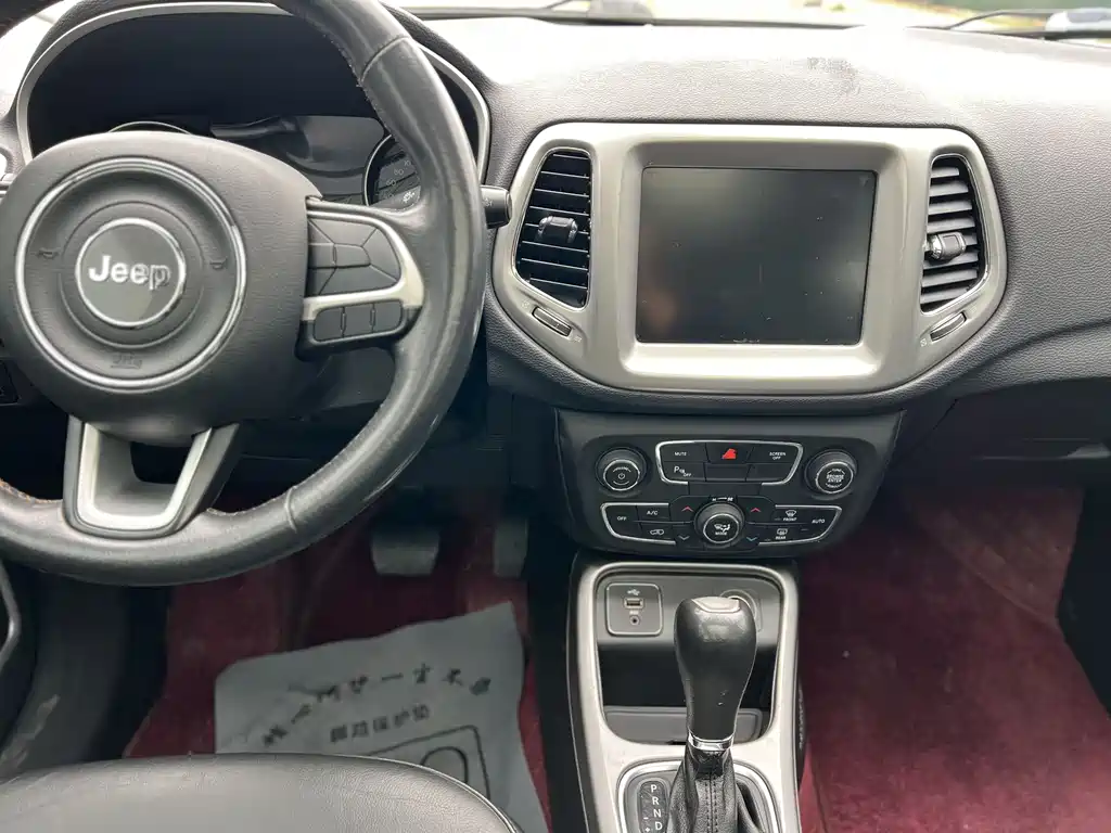 Jeep Compass — фото 11