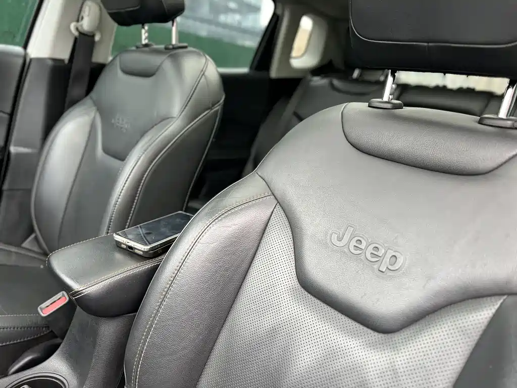 Jeep Compass — фото 13