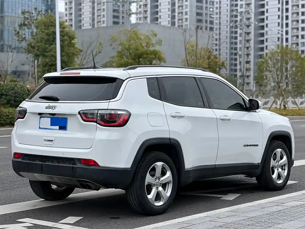 Jeep Compass — фото 15